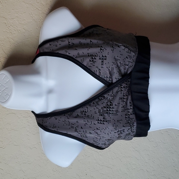 Zumba Wear sz M Women's V Neck Style Dance Workout High Impact Sports Bra - Picture 1 of 9